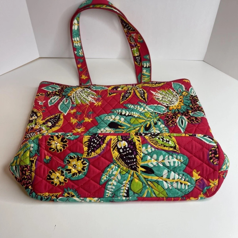 NEW W/O Tag Vera‎ Bradley Essential Tote Bag In Iconic Bloom-Great For Traveling
